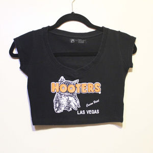 HOOTERS Las Vegas Stretch Half V Neck Shirt